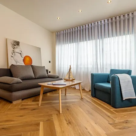 Triple A - 3 Squares - Free Parking! * Atenas